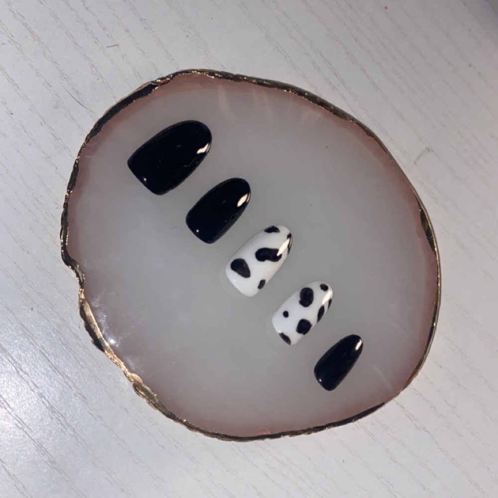Press on nails